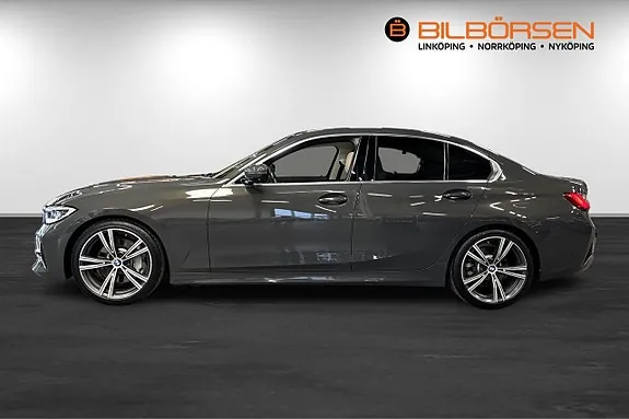 BMW 330I 2019 photo 4