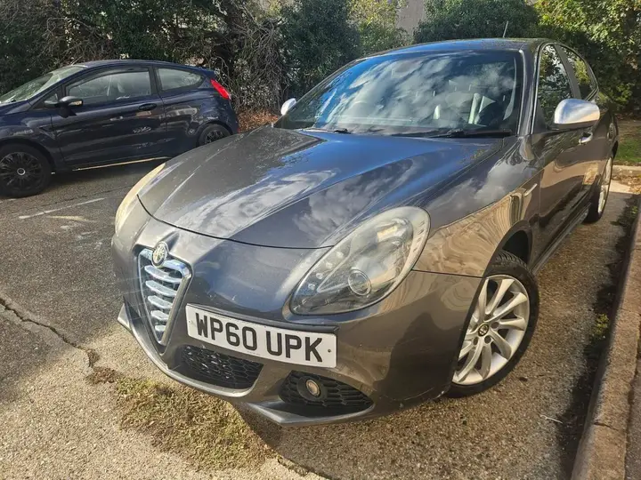Alfa Romeo Giulietta 2011 photo 2