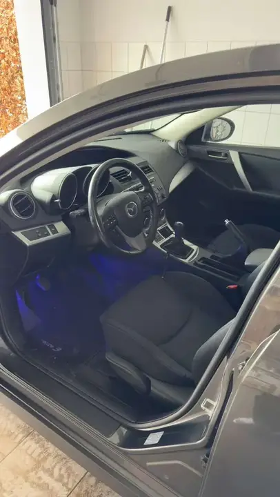 Mazda Mazda3 2011 photo 2