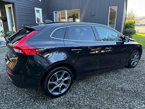 Volvo V40 2015 photo 2