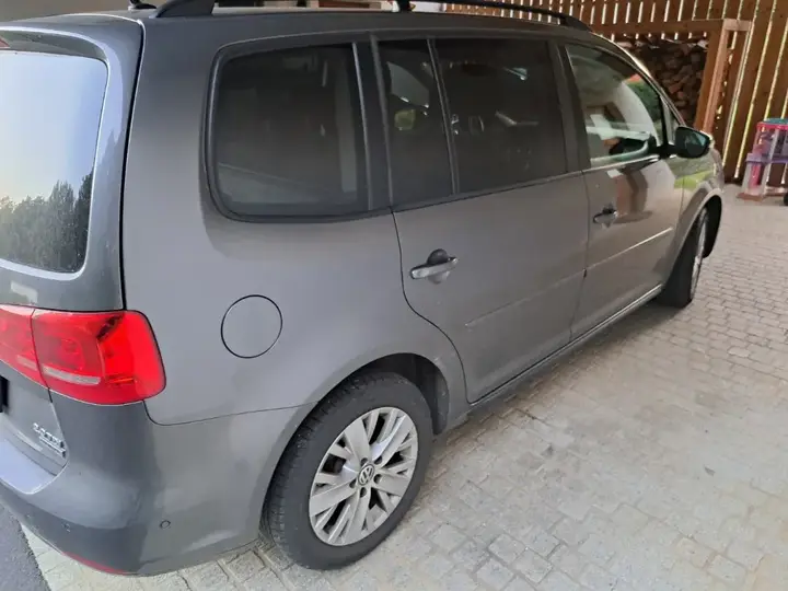 Volkswagen Touran 2013 photo 2