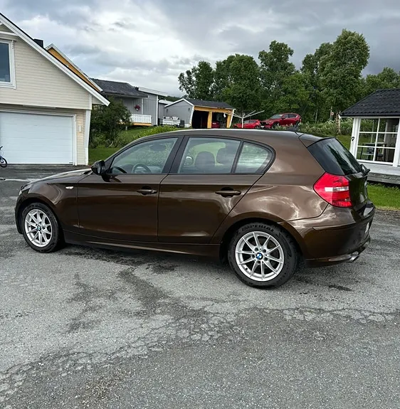 BMW 116D 2010 photo 2