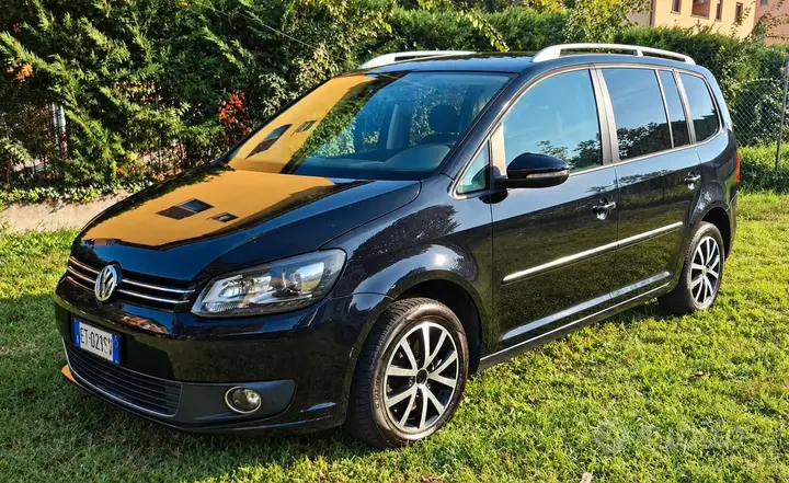Volkswagen Touran 2013 photo 2