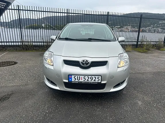 Toyota Auris 2007 photo 2