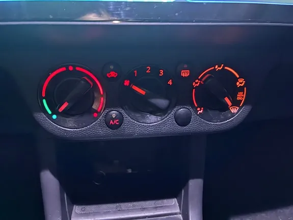 Suzuki Swift 2010 photo 5