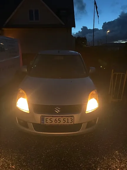 Suzuki Swift 2010 photo 2