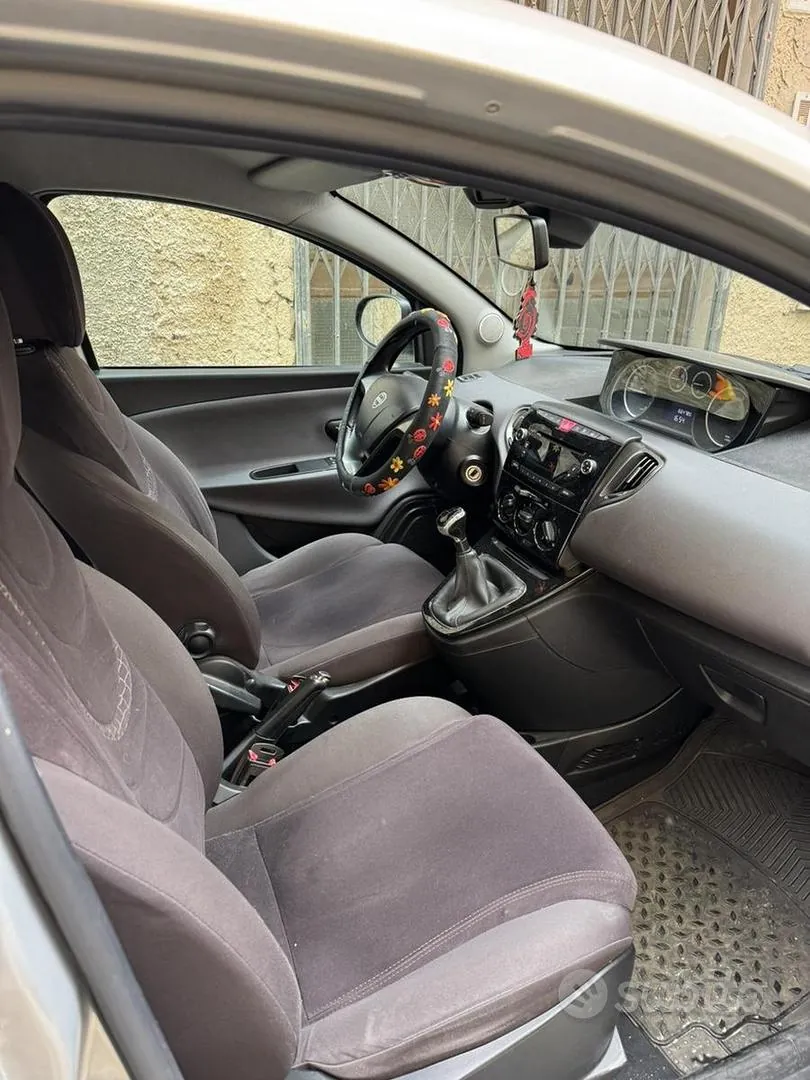 Lancia Ypsilon 2012 photo 3