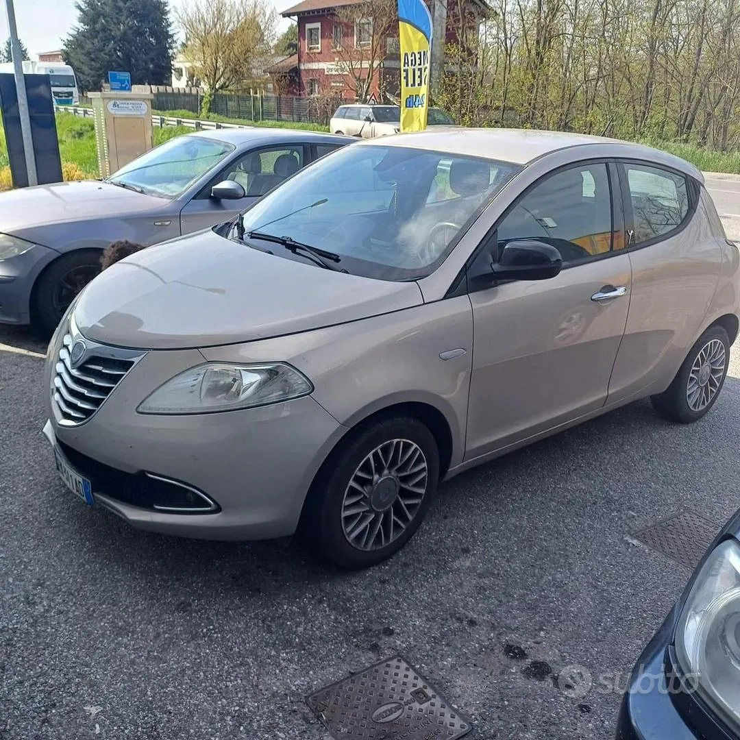 Lancia Ypsilon 2012 photo 2