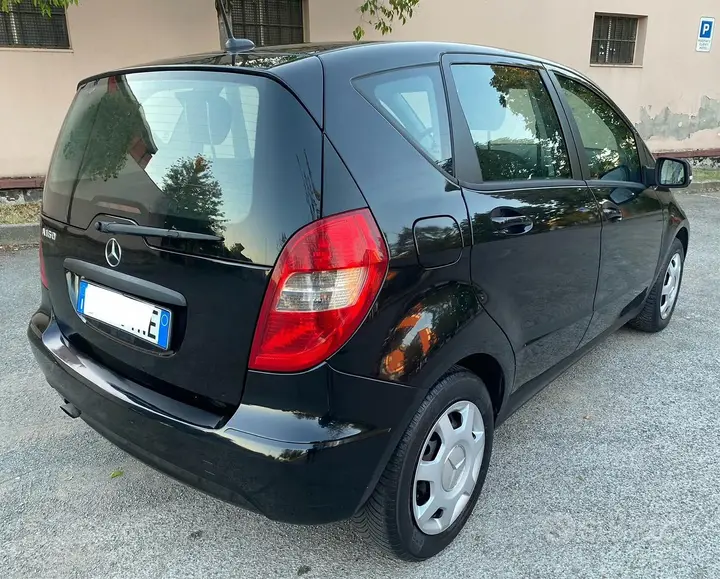Mercedes-Benz A 160 2010 photo 4