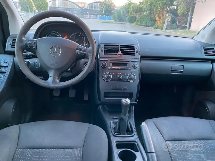 Mercedes-Benz A 160 2010 photo 5