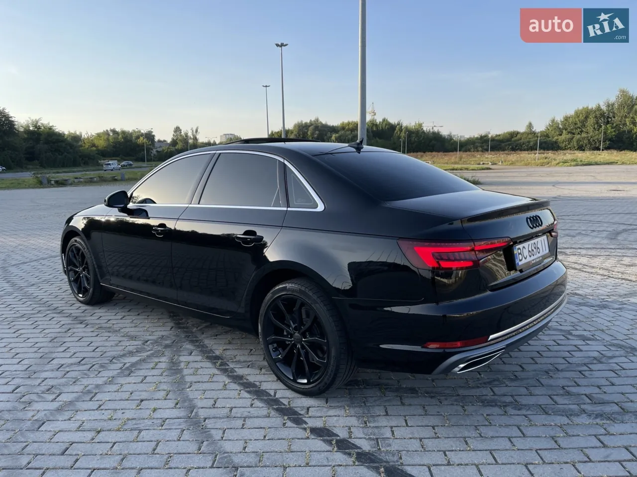 Audi A4 2019 photo 4