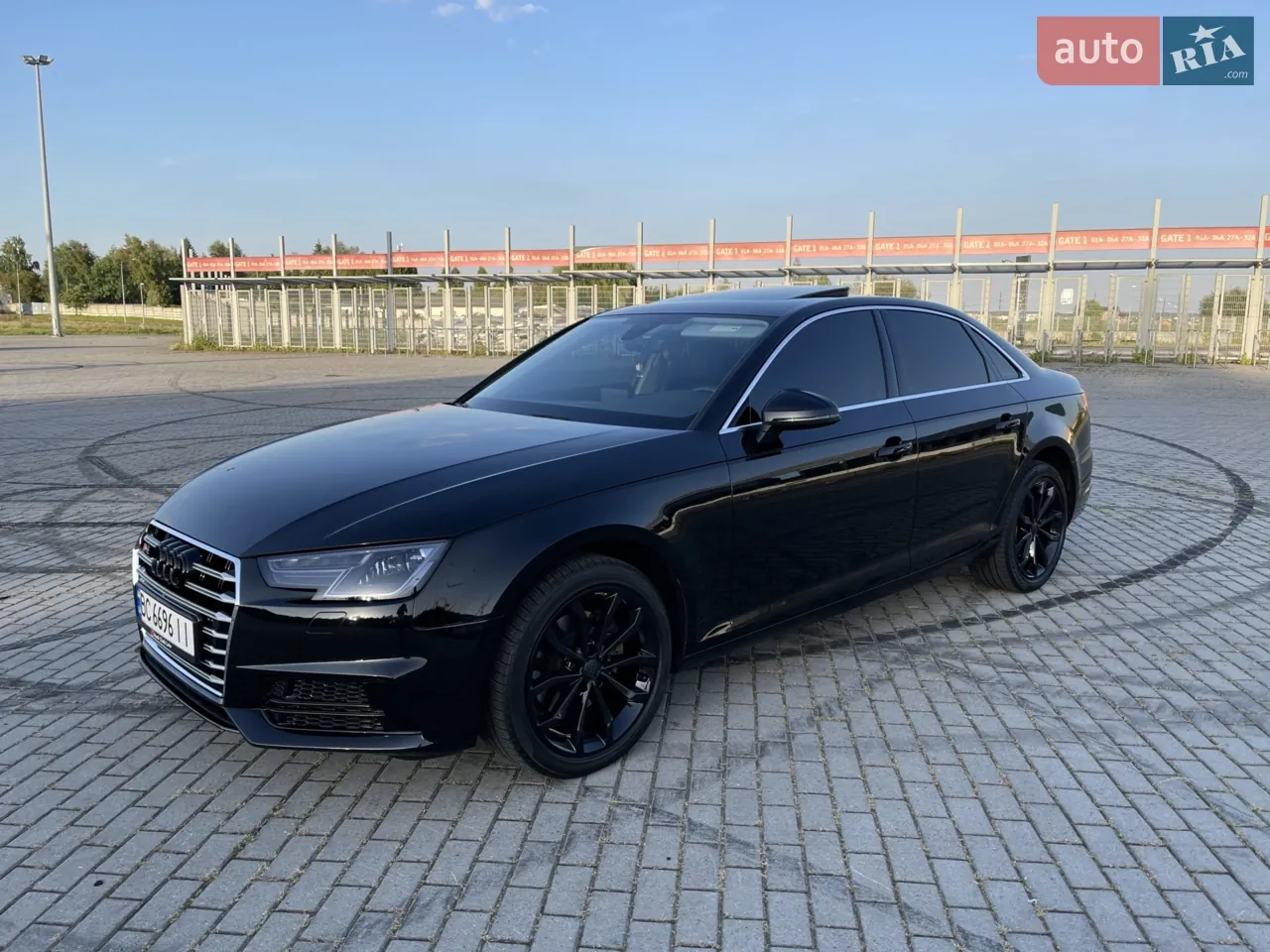 Audi A4 2019 photo 2
