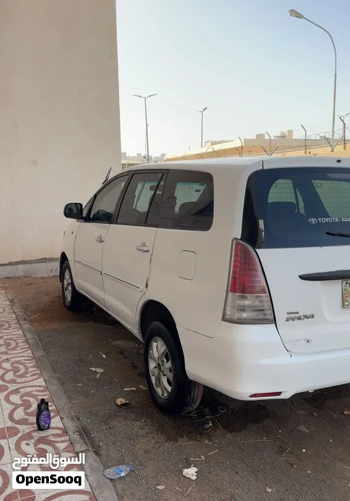 Toyota Innova 2010 photo 2