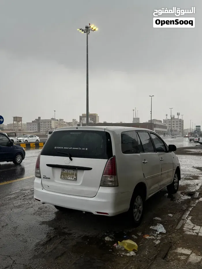 Toyota Innova 2010 photo 4