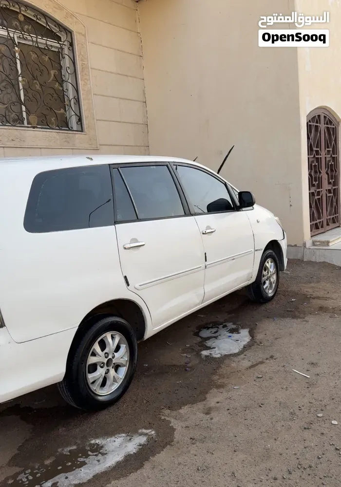 Toyota Innova 2010 photo 3