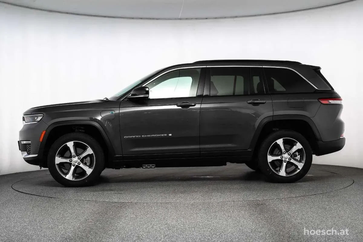 Jeep Grand Cherokee 2025 photo 3