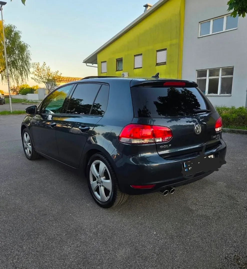 Volkswagen Golf 2011 photo 2