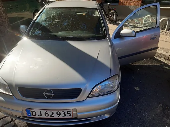 Opel Astra 2004 photo 2