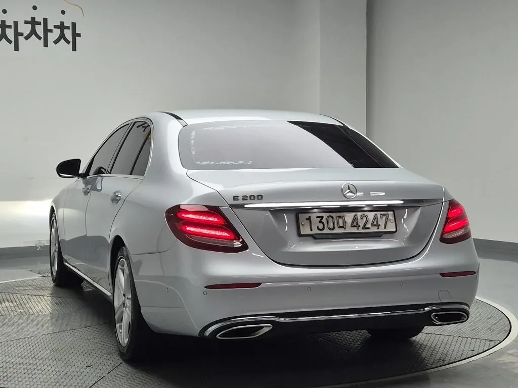 Mercedes-Benz E-Class 2017 photo 2