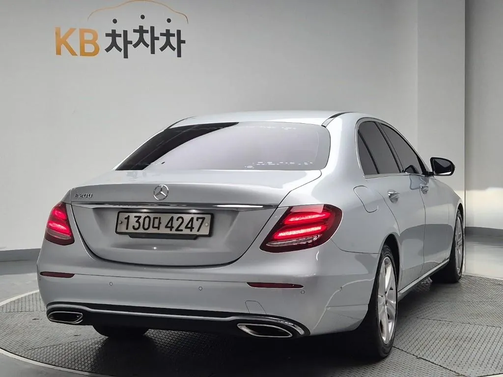 Mercedes-Benz E-Class 2017 photo 3