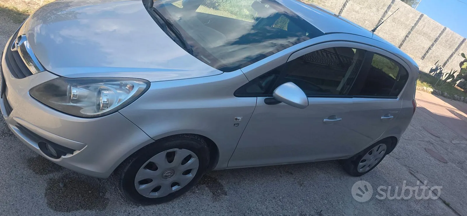 Opel Corsa 2010 photo 2