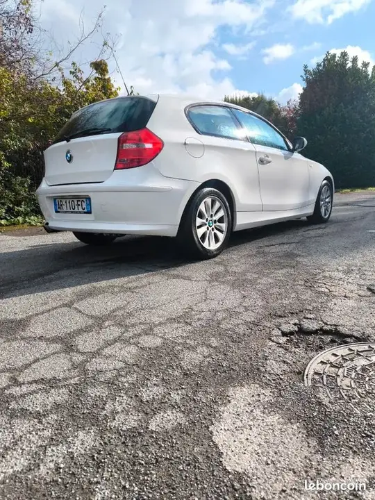 BMW 1 Series 2010 photo 2