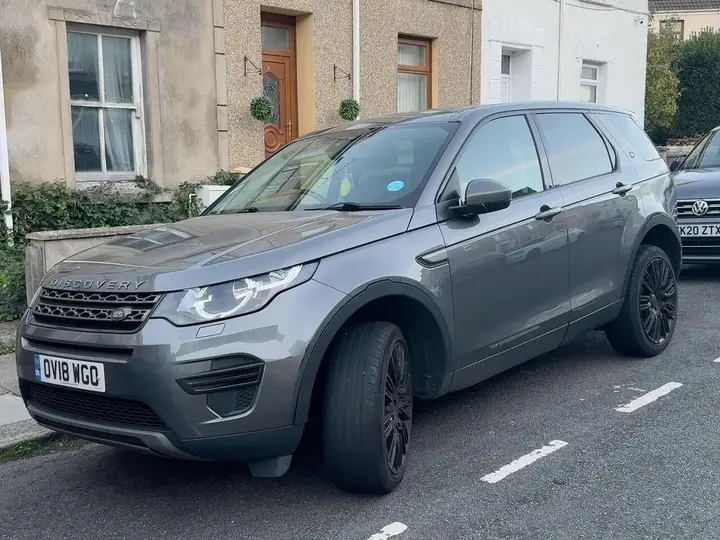 Land Rover Discovery Sport 2018 photo 2