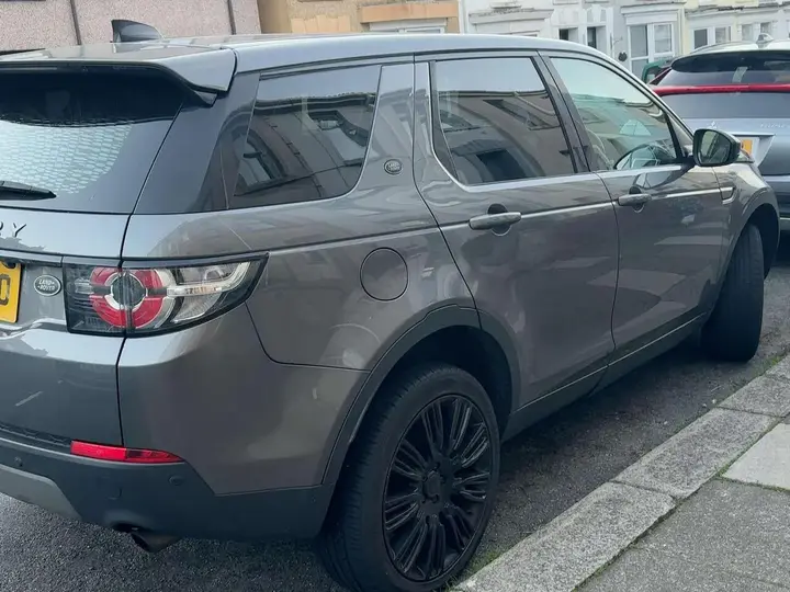 Land Rover Discovery Sport 2018 photo 3