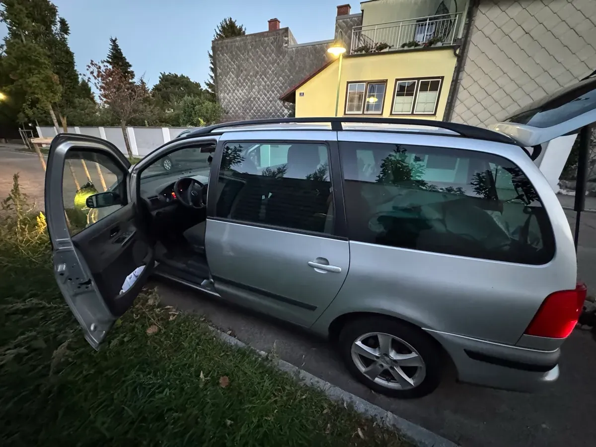 Seat Alhambra 2007 photo 3