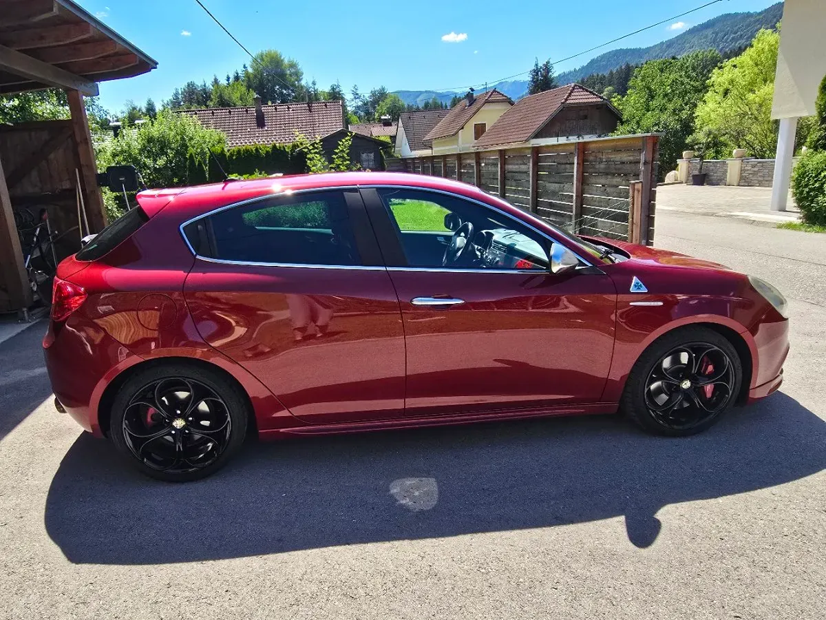 Alfa Romeo Giulietta 2013 photo 3