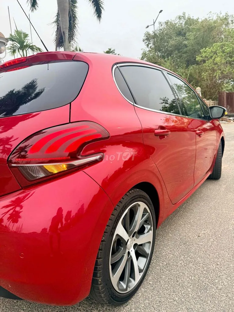 Peugeot 208 2015 photo 5