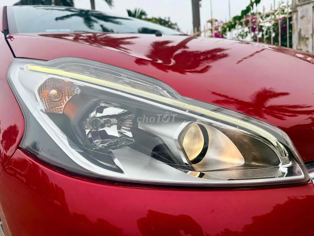 Peugeot 208 2015 photo 4