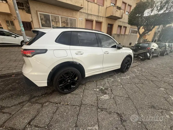 Volkswagen Tiguan 2024 photo 2