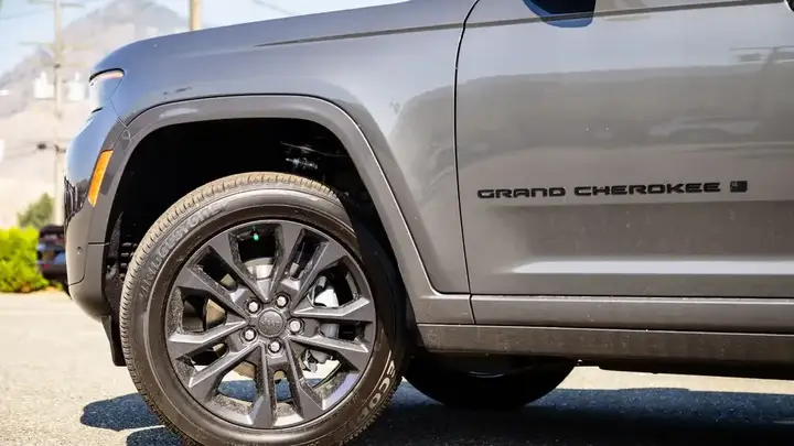 Jeep Grand Cherokee 2026 photo 3