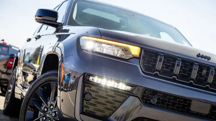Jeep Grand Cherokee 2026 photo 2