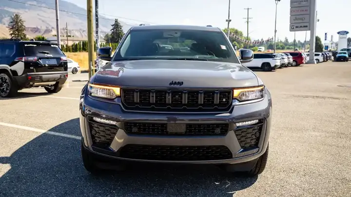 Jeep Grand Cherokee 2026 photo 4