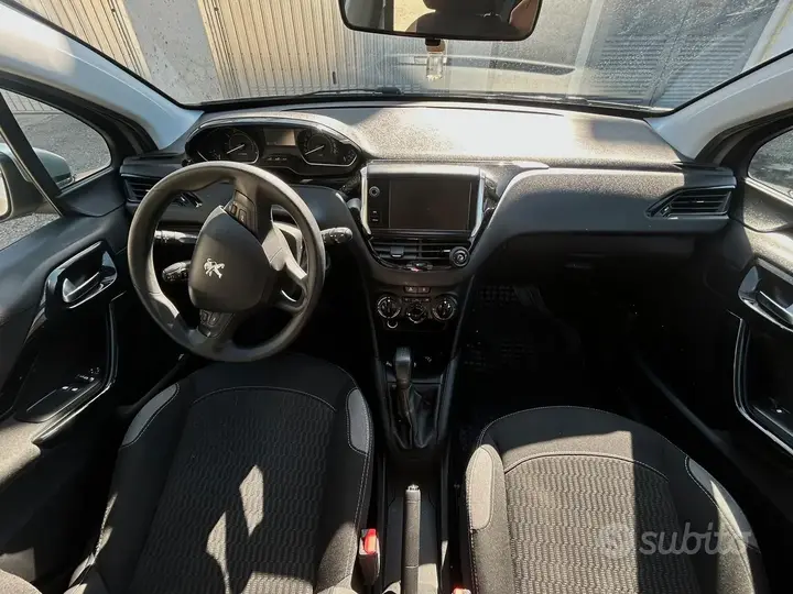 Peugeot 208 2016 photo 3