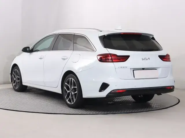 Kia Ceed Sw 2023 photo 3