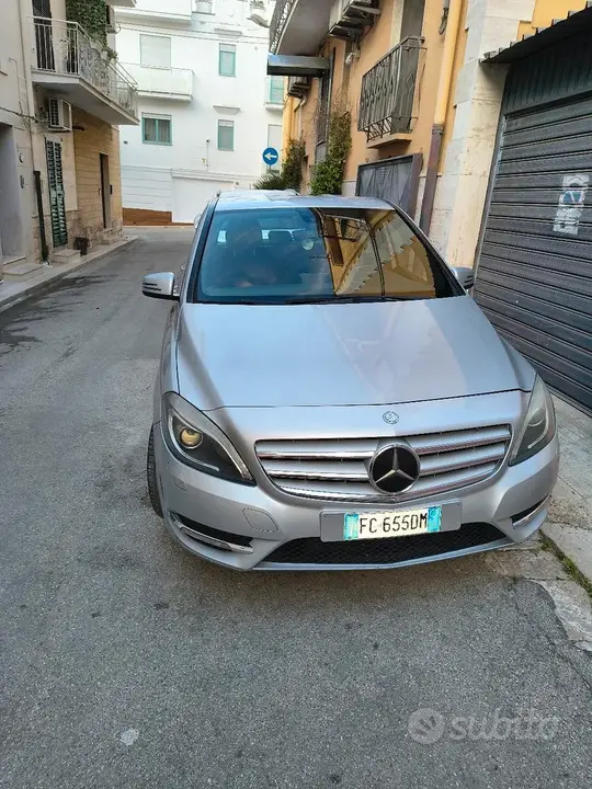Mercedes-Benz B-Class 2012 photo 2