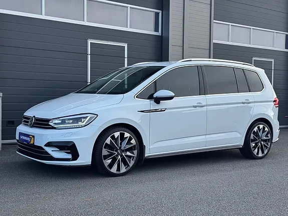 Volkswagen Touran 2017 photo 2