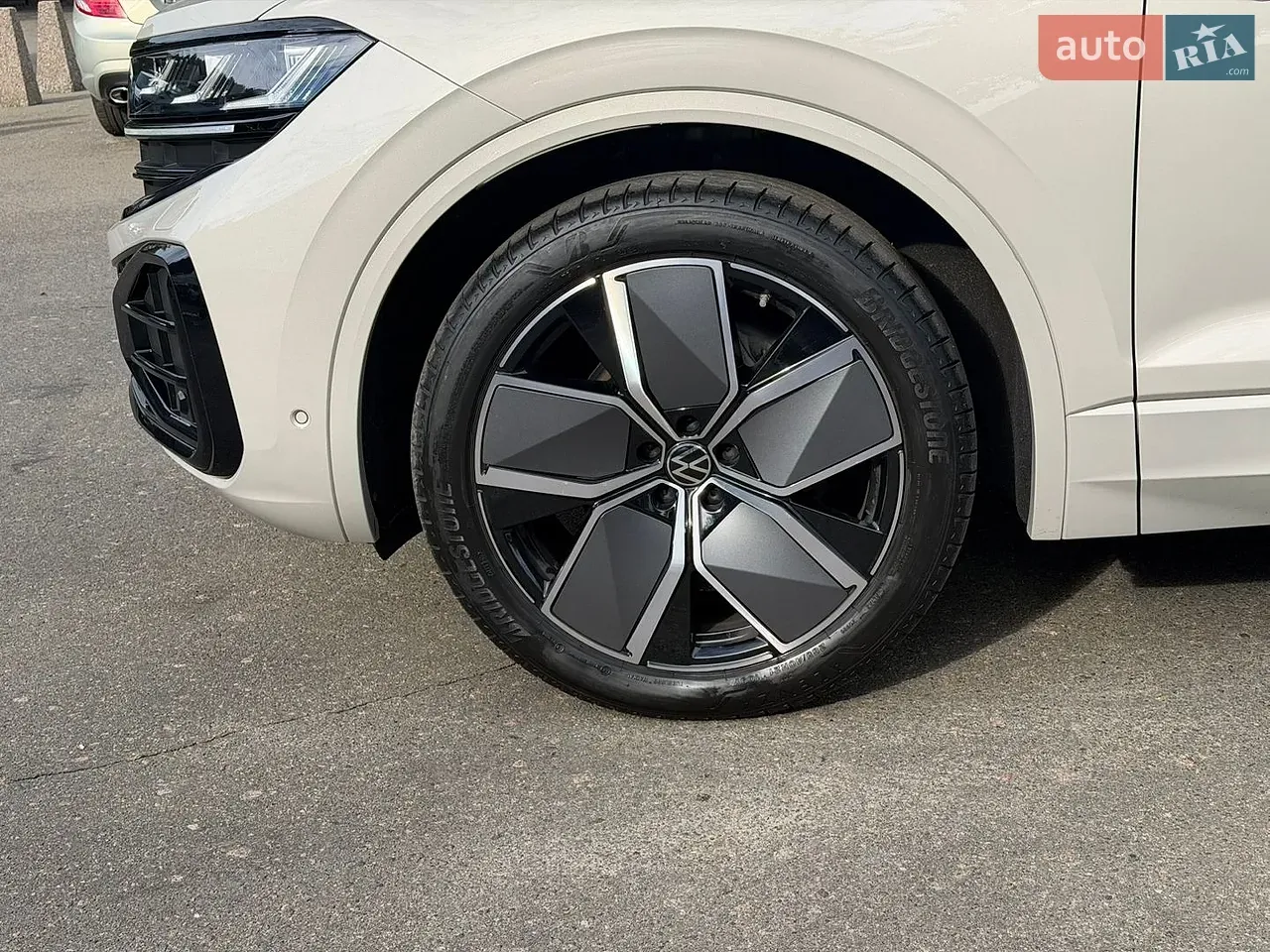 Volkswagen Touareg 2024 photo 3