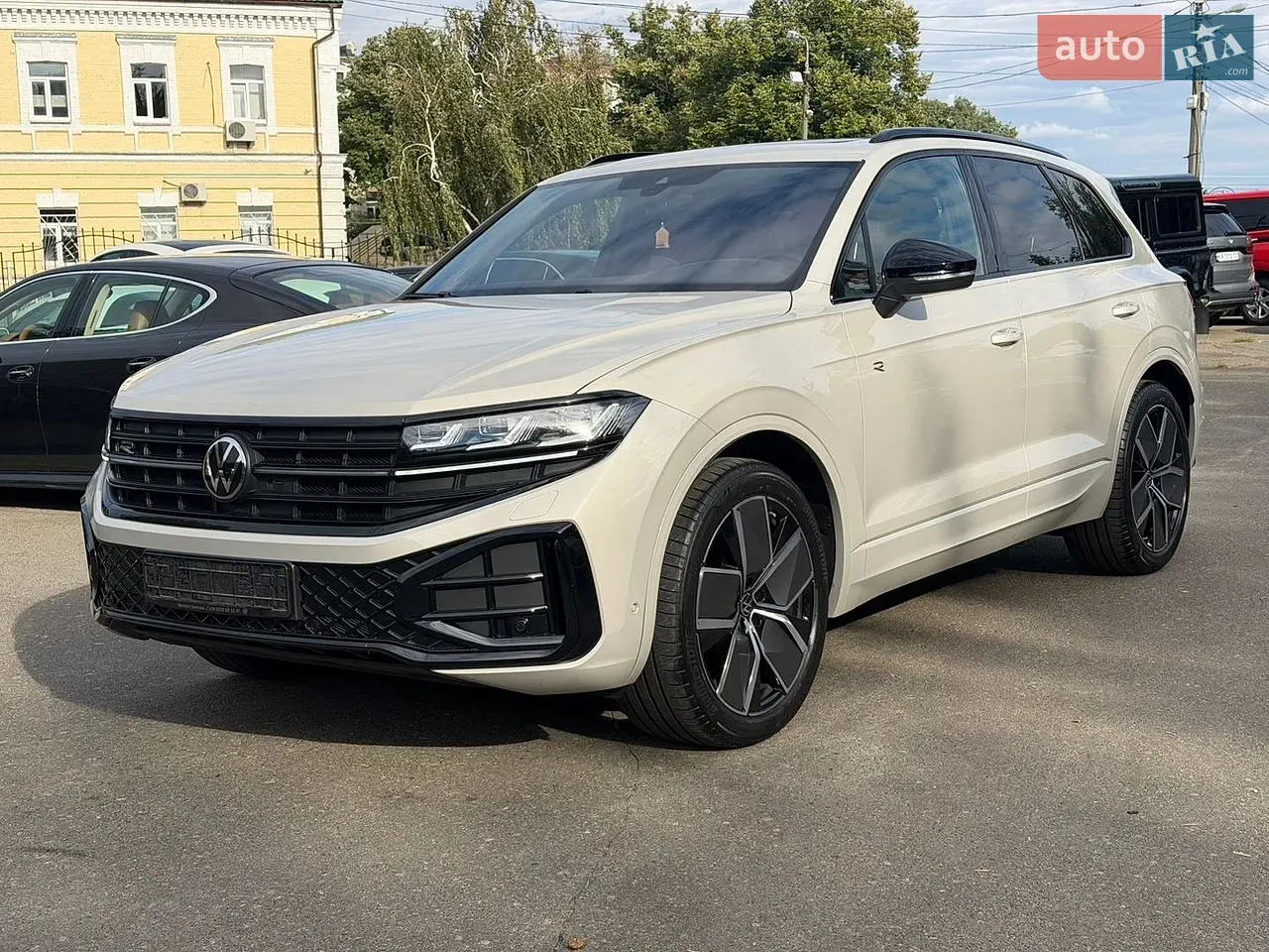 Volkswagen Touareg 2024 photo 2