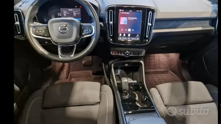 Volvo Xc40 2022 photo 2