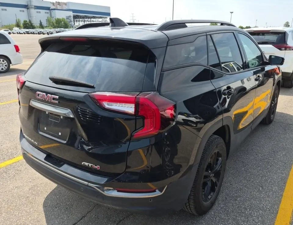 GMC Terrain 2024 photo 2