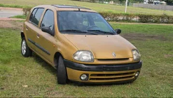 Renault Clio 2000 photo 2