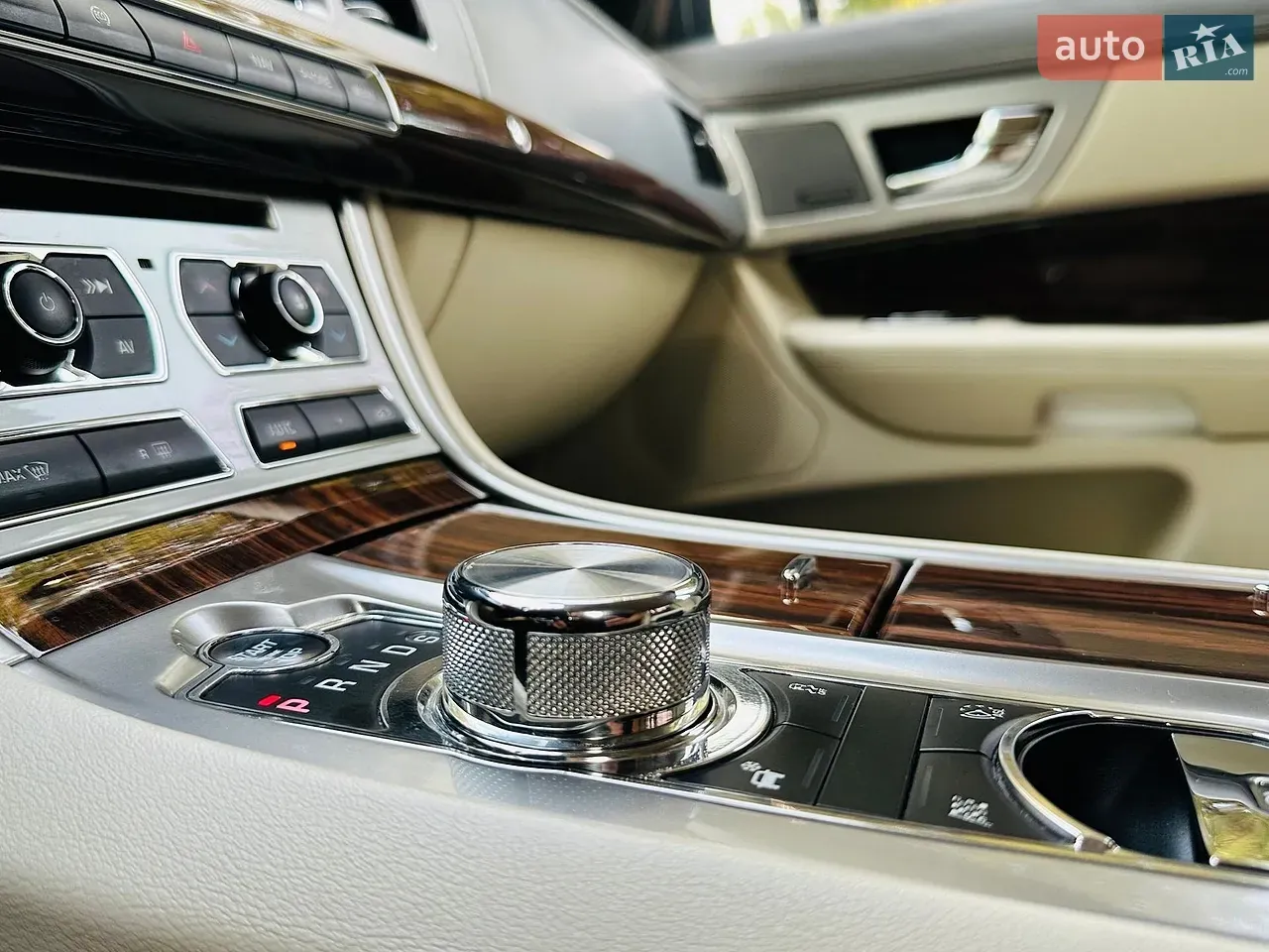 Jaguar Xf 2012 photo 3