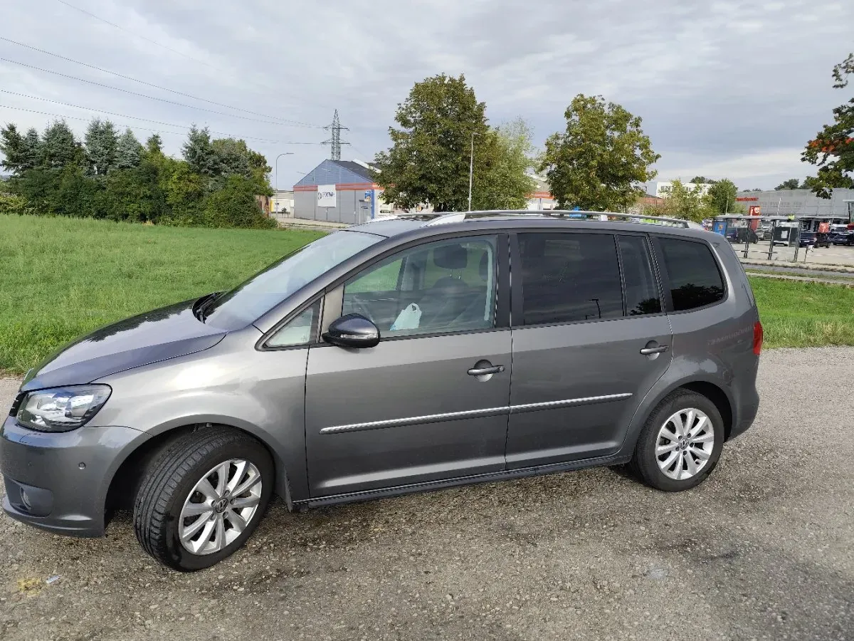 Volkswagen Touran 2013 photo 2