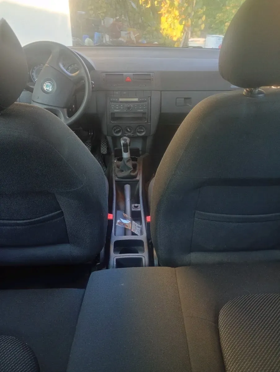 Skoda Fabia 2007 photo 2