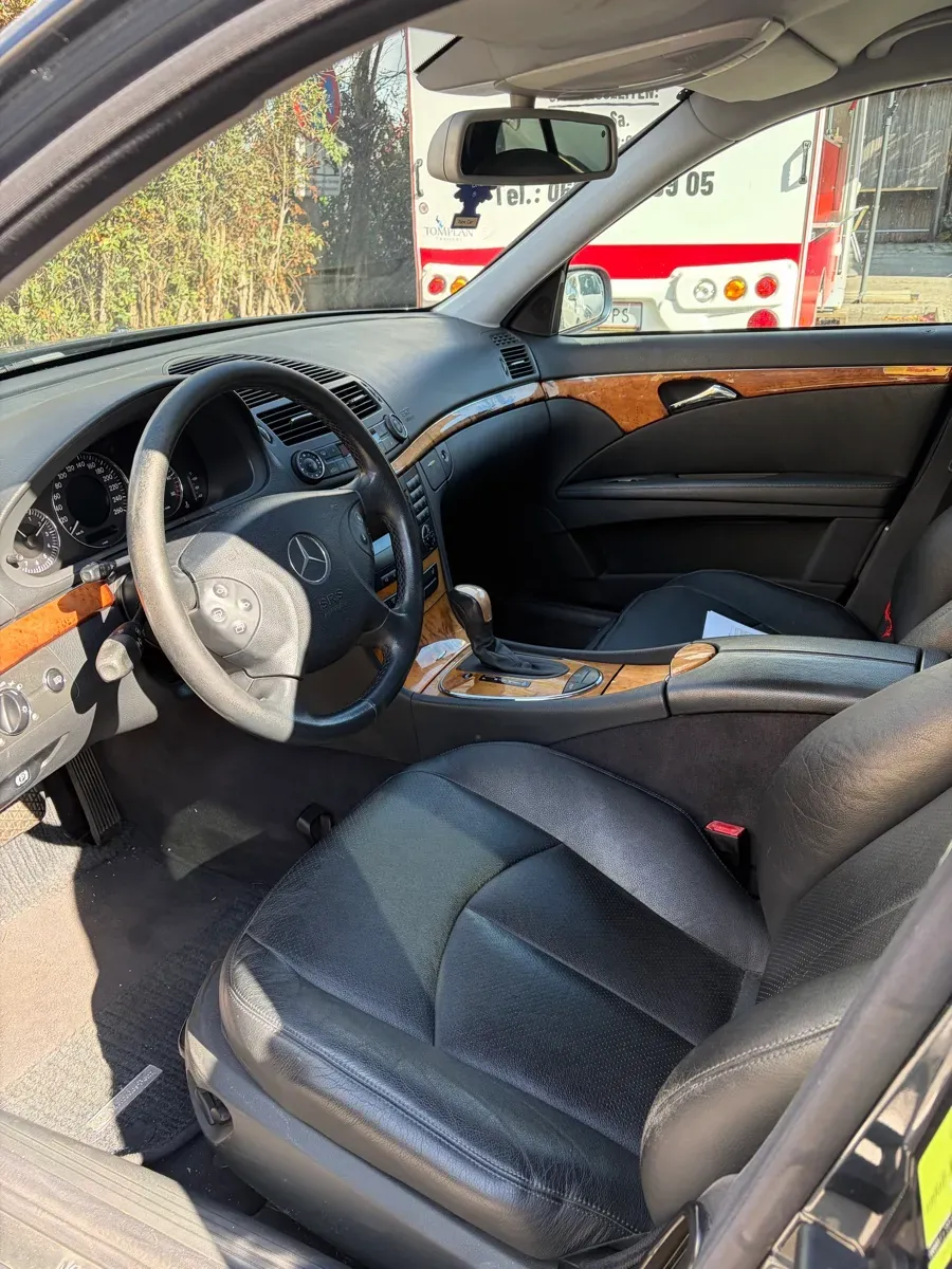Mercedes-Benz Eklasse 2002 photo 2