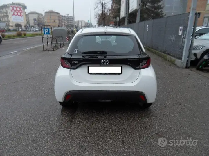 Toyota Yaris 2022 photo 2